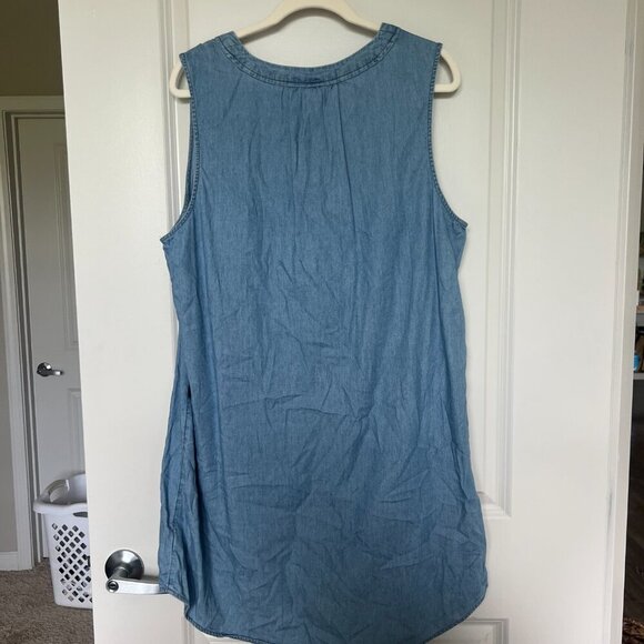 Old Navy Denim Shift Dress - Picture 2 of 3